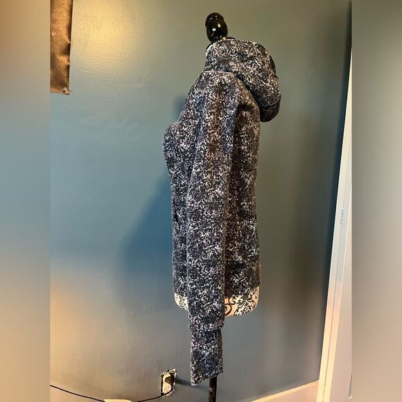 COPY - ✨Lululemon Scuba - Picture 3 of 6